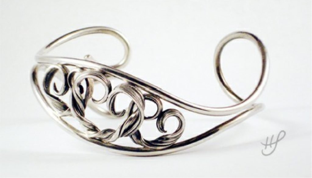 Sterling Silver Bracelet with Three Ribbons in the Shape of Hearts