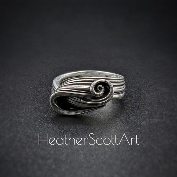 Mitsuro Wave Ring Size 9